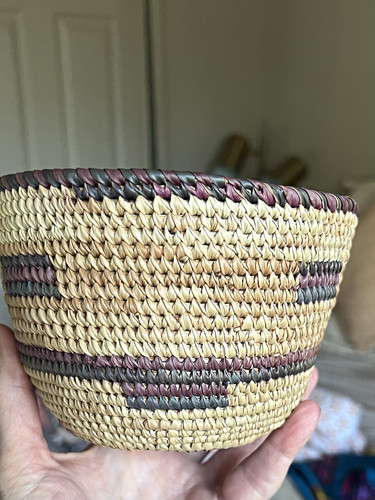 Round wicker basket bowl - round,